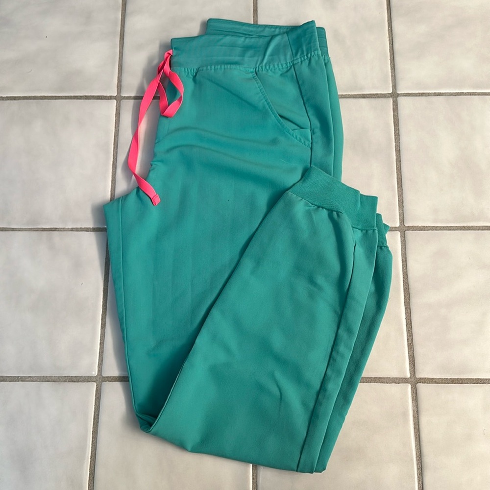 FIGS surgical green scrub pants